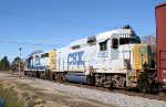 CSX 6431 & 2262 lead a train towards the yard